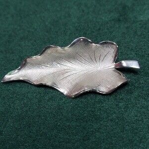 Giovanni Vintage Silvertone Metal leaf pin brooch 2 3/4"